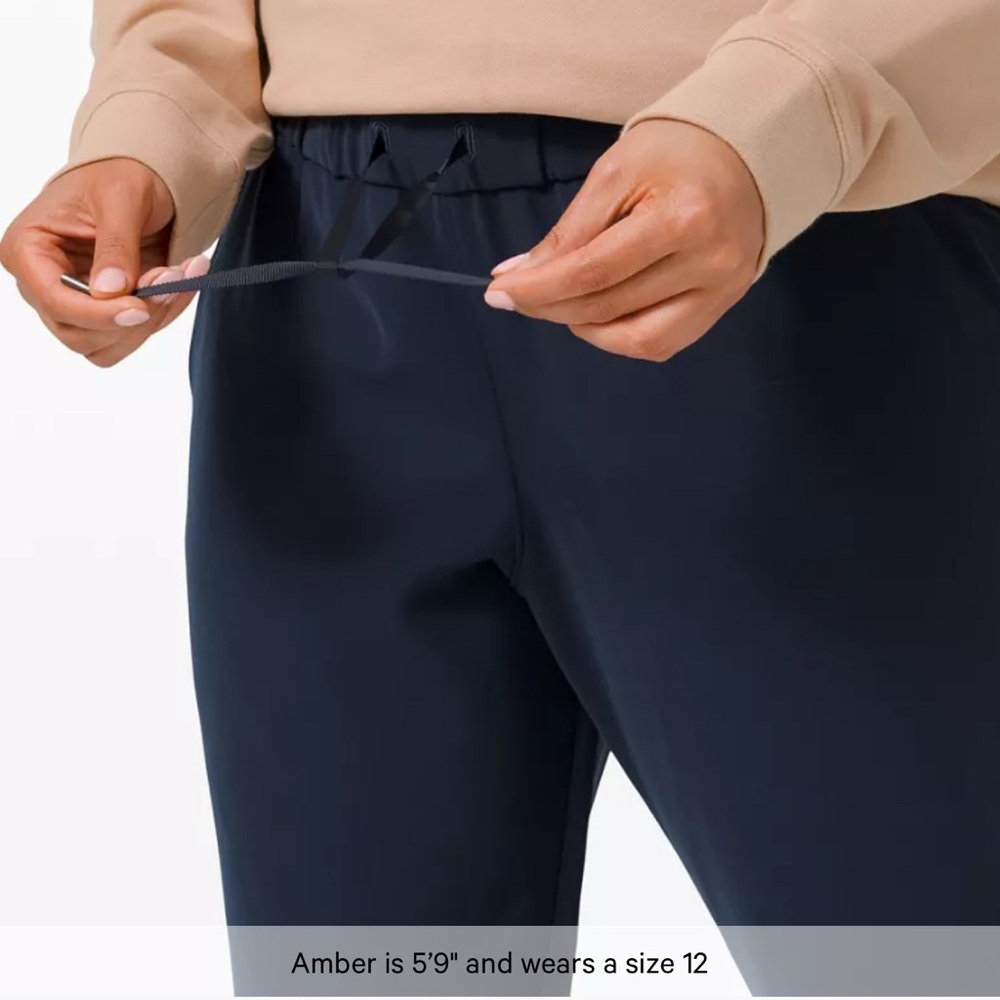 🍋Lululemon On the Fly Joggers in Navy - Picture 4 of 13